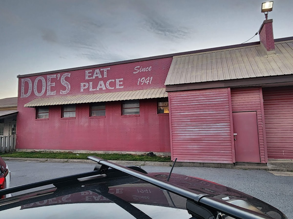 Doe's Eat Place