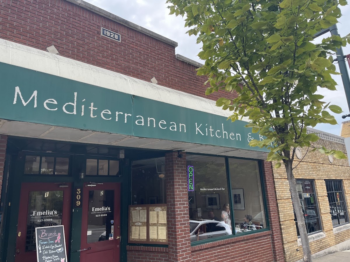 Emelia's Kitchen logo