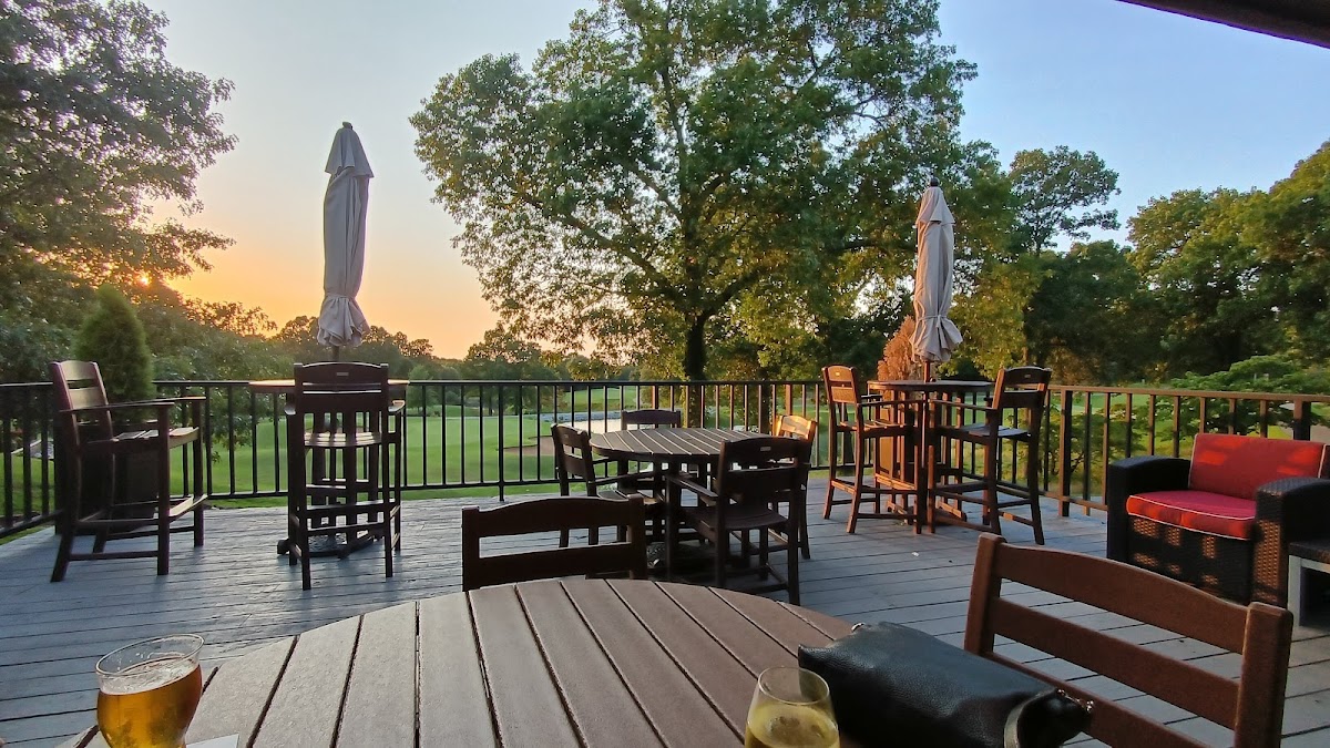 Highlands Golf and Pub logo