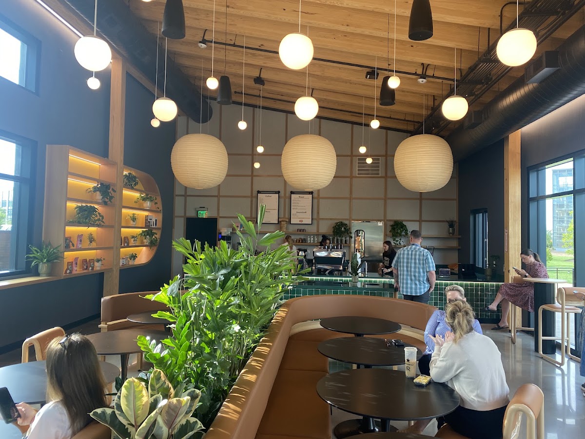 Airship Coffee on The Porch Interior Photo - Airship Coffee on The Porch Cafe in Bentonville, AR