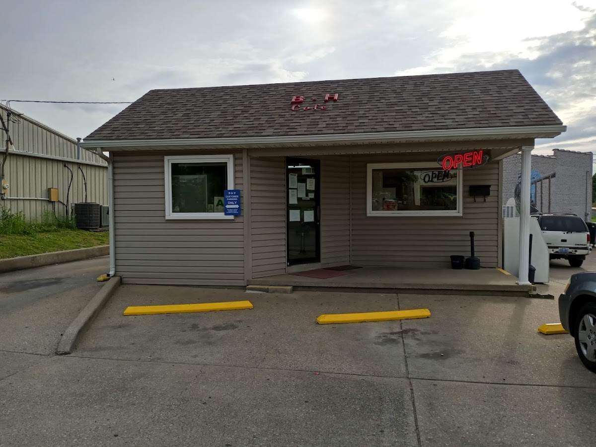 B & H Restaurant Exterior Photo - B & H Restaurant Diner in Morganfield, KY
