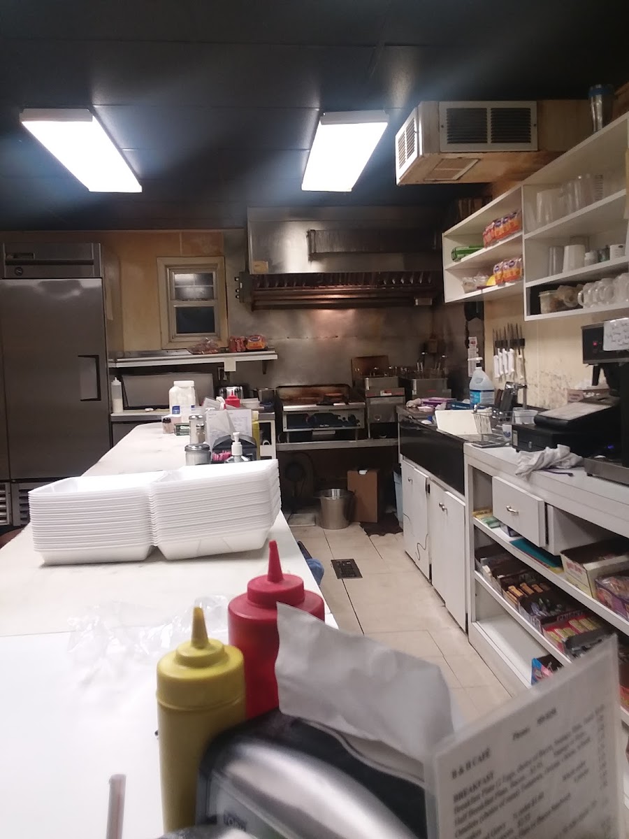 B & H Restaurant Exterior Photo - B & H Restaurant Diner in Morganfield, KY