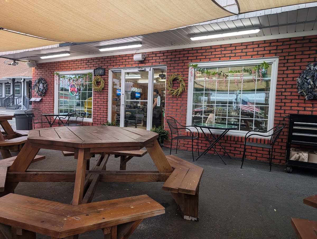 Bennett's Grill and Cafe Exterior Photo - Bennett's Grill and Cafe Cafe in Calabash, NC