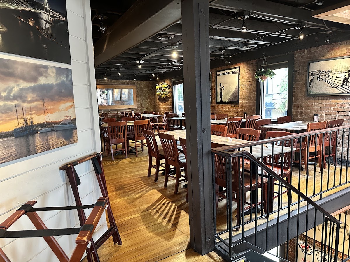 Charleston Crab House Interior Photo - Charleston Crab House Seafood in Charleston, SC