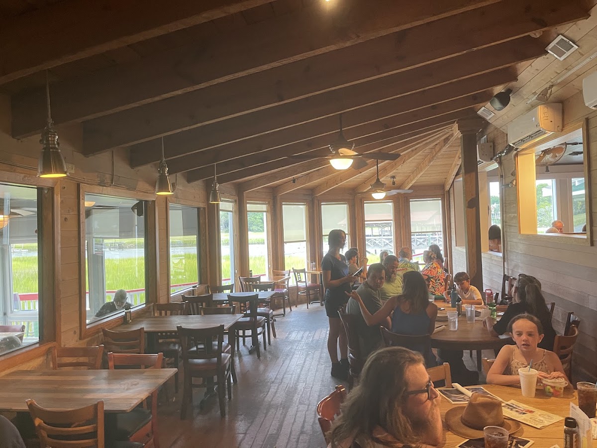 Charleston Crab House Interior Photo - Charleston Crab House Seafood in Mt Pleasant, SC