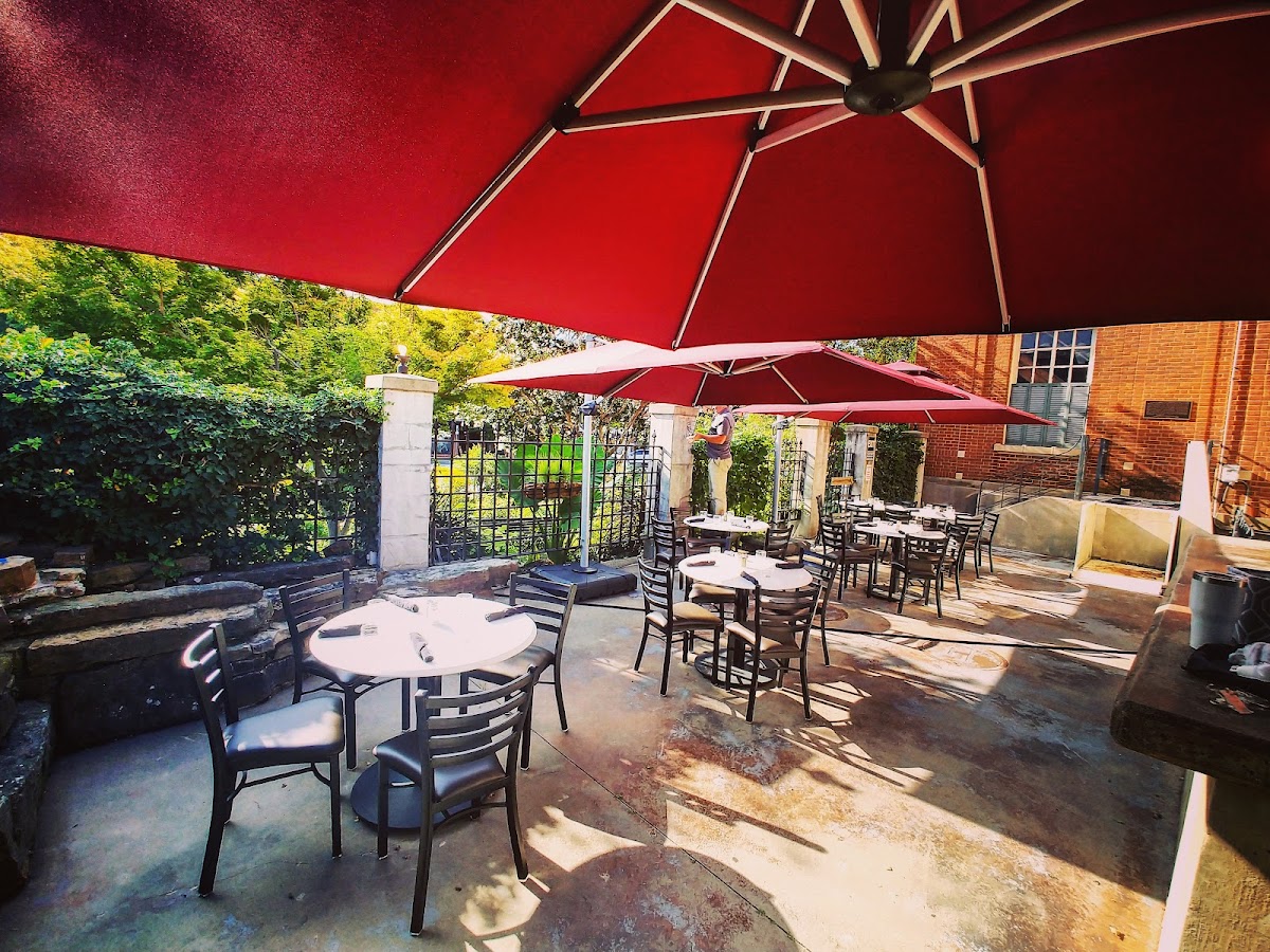 Cheers at the OPO Exterior Photo - Cheers at the OPO Restaurant in Fayetteville, AR