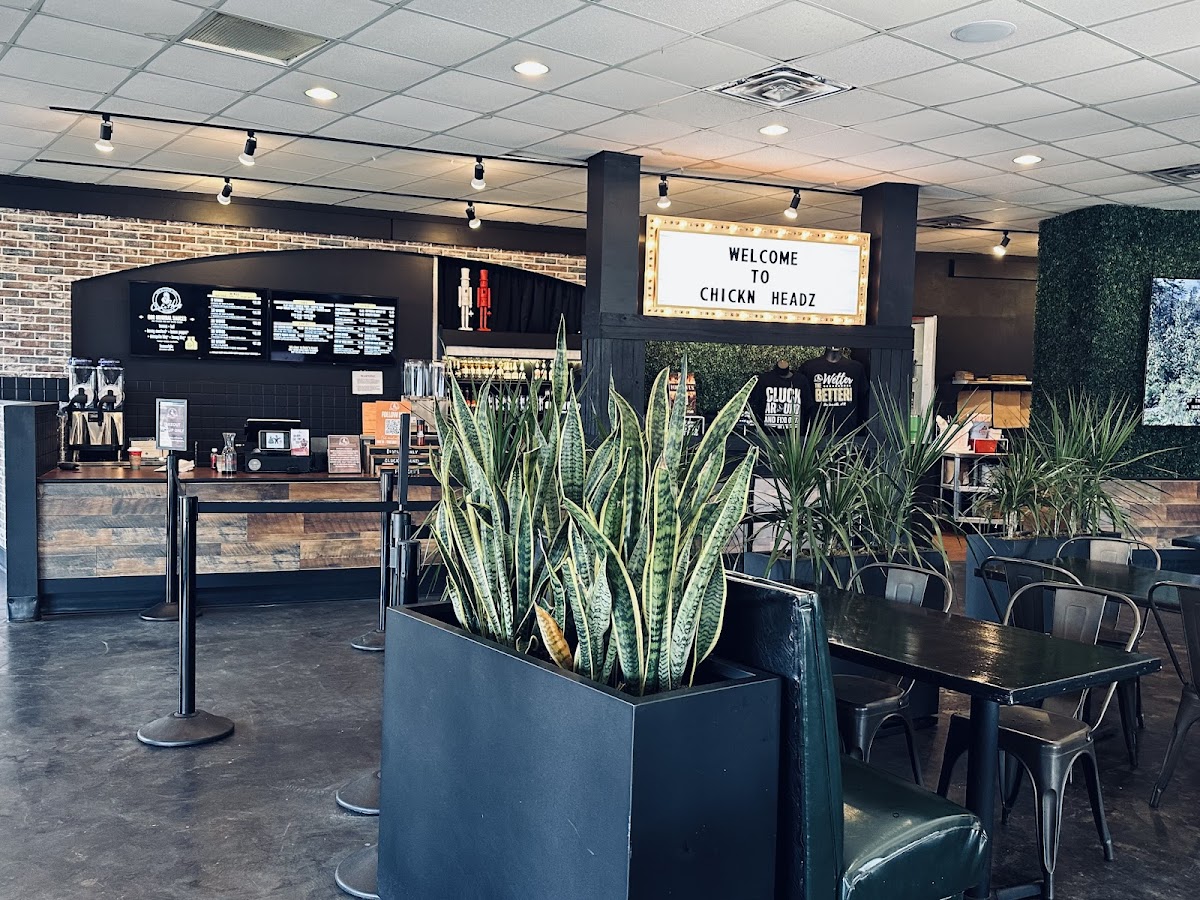 Chick'n Headz Interior Photo - Chick'n Headz Restaurant in Bentonville, AR