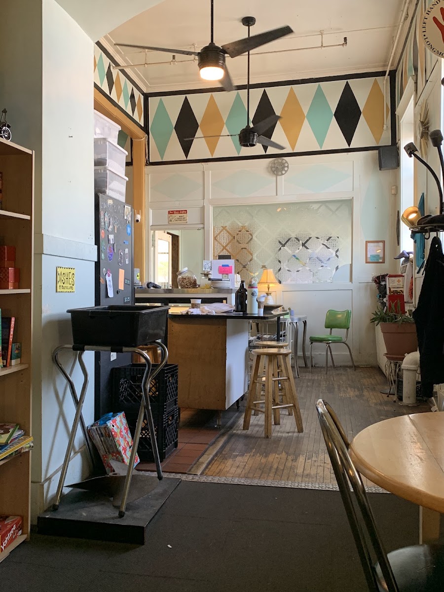 Diamonds Coffee Shoppe Interior Photo - Diamonds Coffee Shoppe Cafe in , 