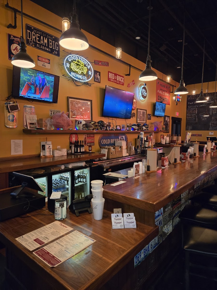 Dreamland BBQ Interior Photo - Dreamland BBQ American in Duluth, GA