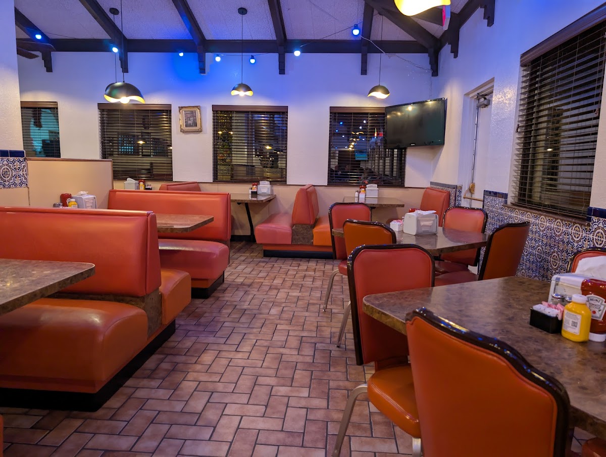 El Sombrero Restaurant Interior Photo - El Sombrero Restaurant American in Gallup, NM