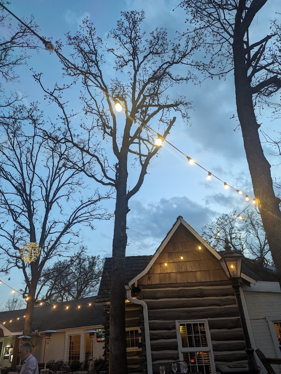 Fred's Hickory Inn Exterior Photo - Fred's Hickory Inn Restaurant in Bentonville, AR