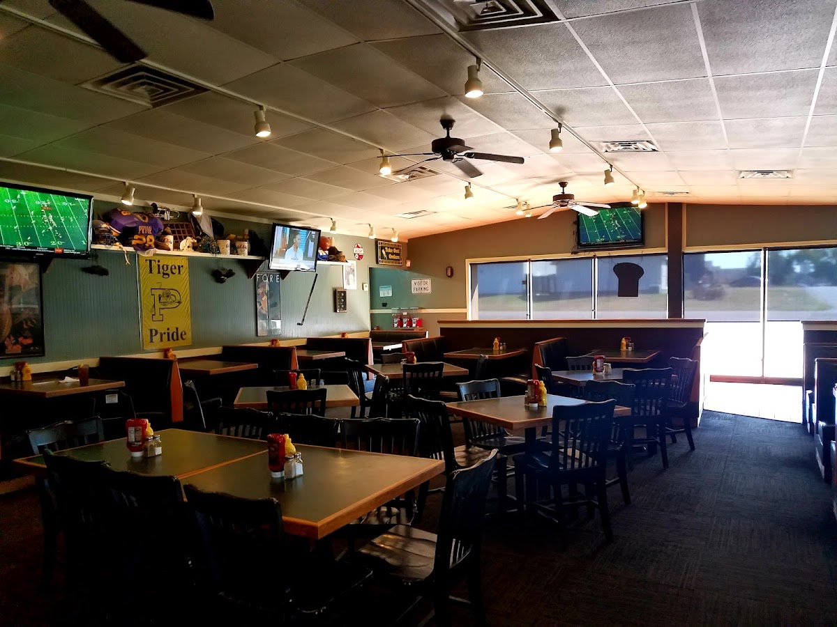 Goldie's Patio Grill Interior Photo - Goldie's Patio Grill American in Pryor, OK