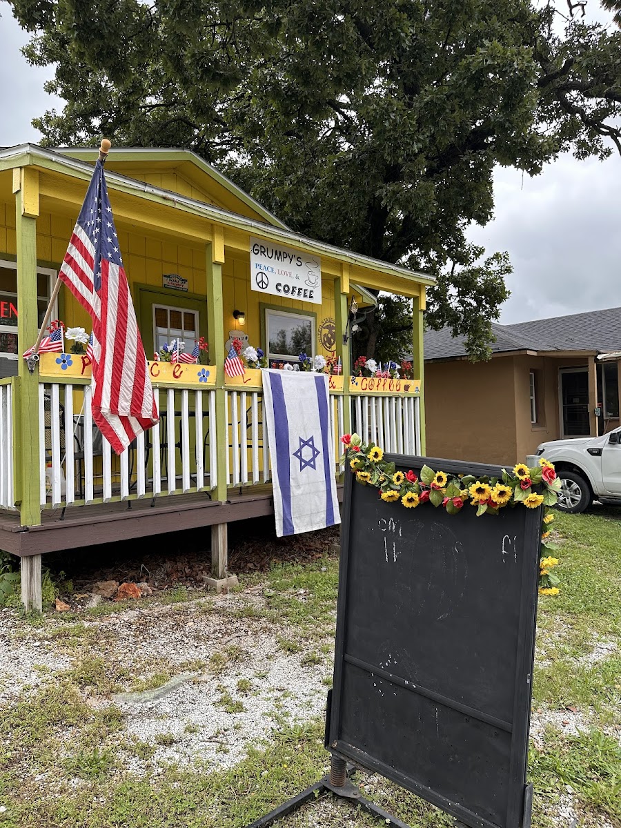 Grumpy's Coffee Exterior Photo - Grumpy's Coffee Cafe in Gravette, AR