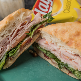 Gusano's Chicago-Style Pizzeria Food Photo - Gusano's Chicago-Style Pizzeria Pizza in Bella Vista, AR