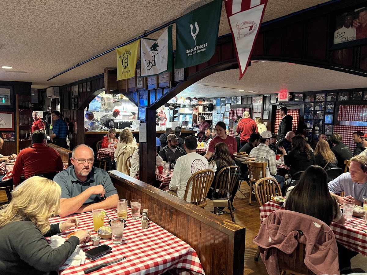 Herman's Ribhouse Interior Photo - Herman's Ribhouse Restaurant in Fayetteville, AR