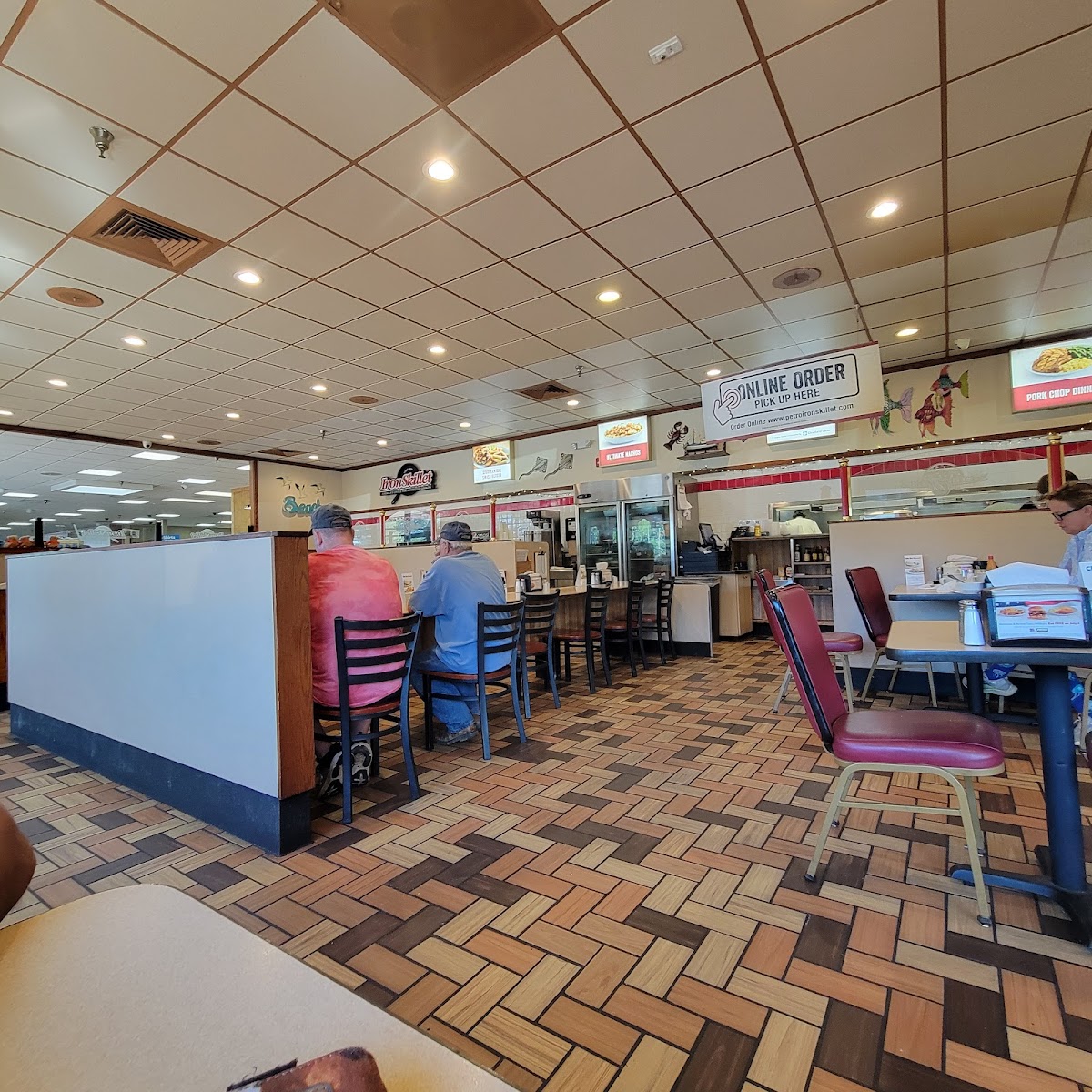 Iron Skillet Interior Photo - Iron Skillet American in Reddick, FL