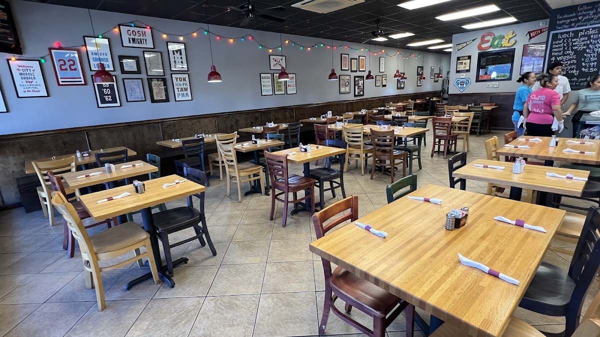 Johnny's Restaurant Interior Photo - Johnny's Restaurant Southern in Homewood, AL