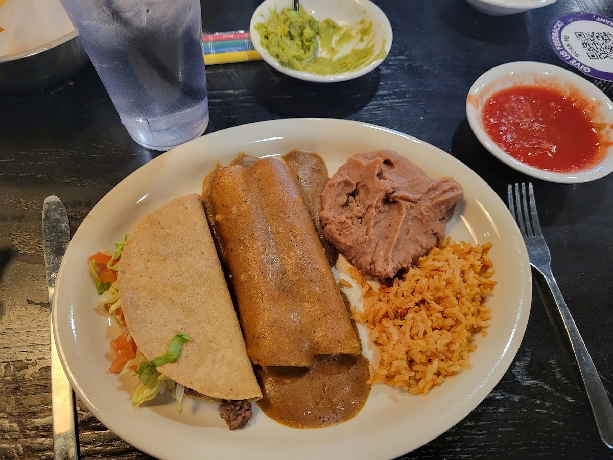 Leal's Mexican Restaurant Food Photo - Leal's Mexican Restaurant Mexican in Plainview, TX
