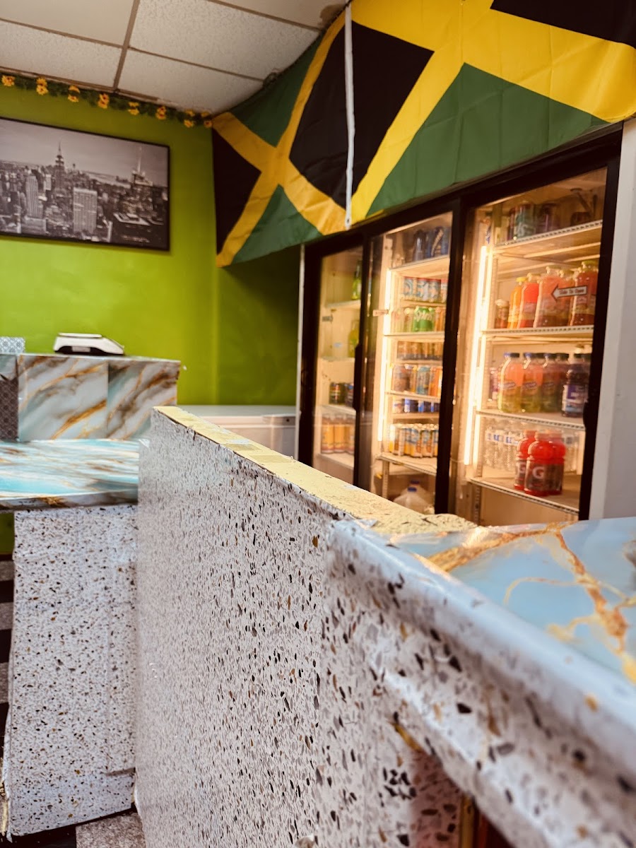 Lee's Caribbean Restaurant Interior Photo - Lee's Caribbean Restaurant Caribbean in Inglewood, CA