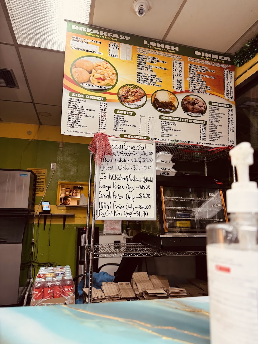 Lee's Caribbean Restaurant Interior Photo - Lee's Caribbean Restaurant Caribbean in Inglewood, CA