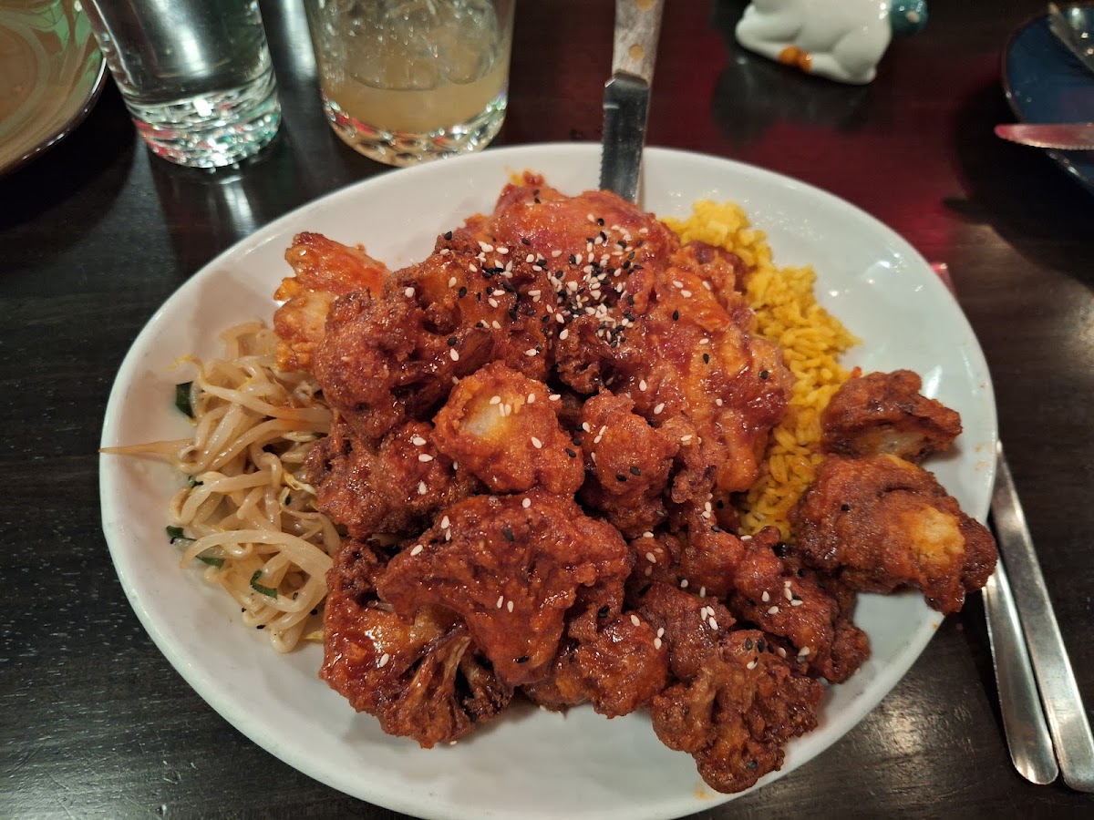 Leverett Lounge Food Photo - Leverett Lounge Lounge in Fayetteville, AR