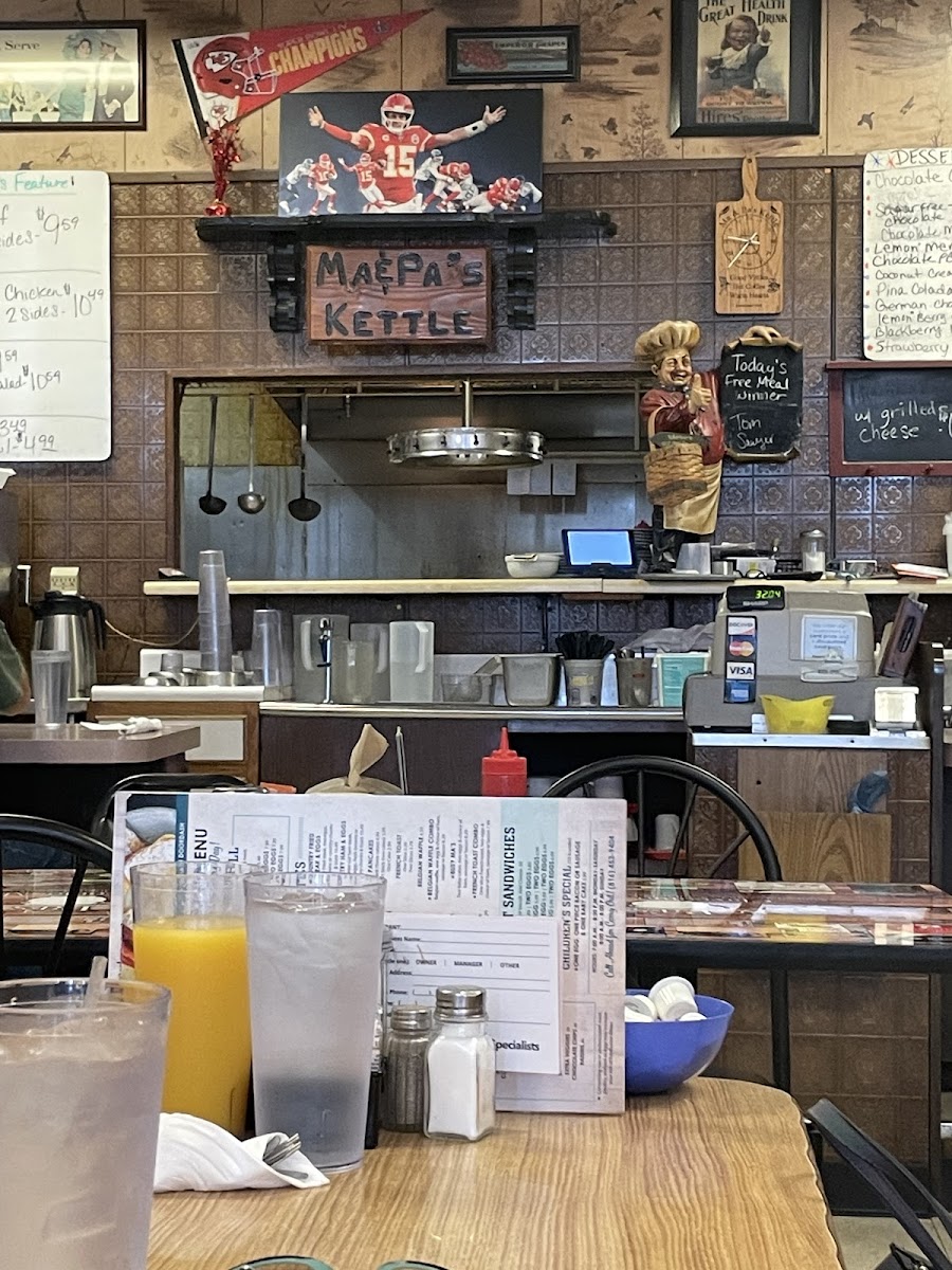 Ma & Pa's Kettle Restaurant Interior Photo - Ma & Pa's Kettle Restaurant American in Kansas City, MO