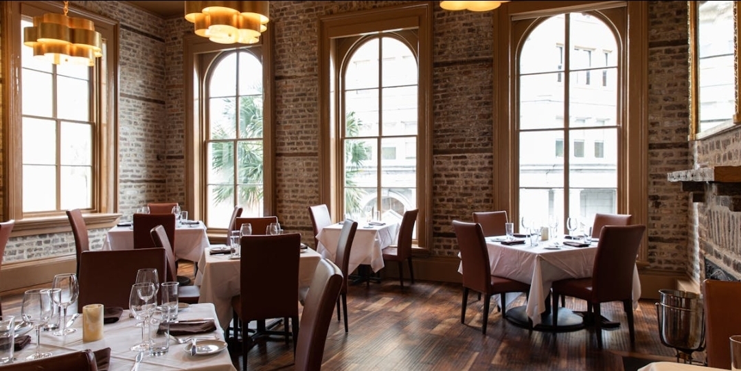 Oak Steakhouse Interior Photo - Oak Steakhouse Steakhouse in Charleston, SC