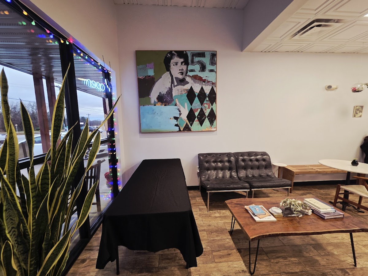 Reverie Coffee & Teahouse Interior Photo - Reverie Coffee & Teahouse Cafe in Rogers, AR