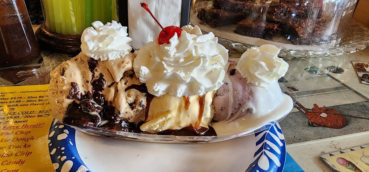 Rialto Soda Fountain Food Photo - Rialto Soda Fountain Ice Cream in Casper, WY