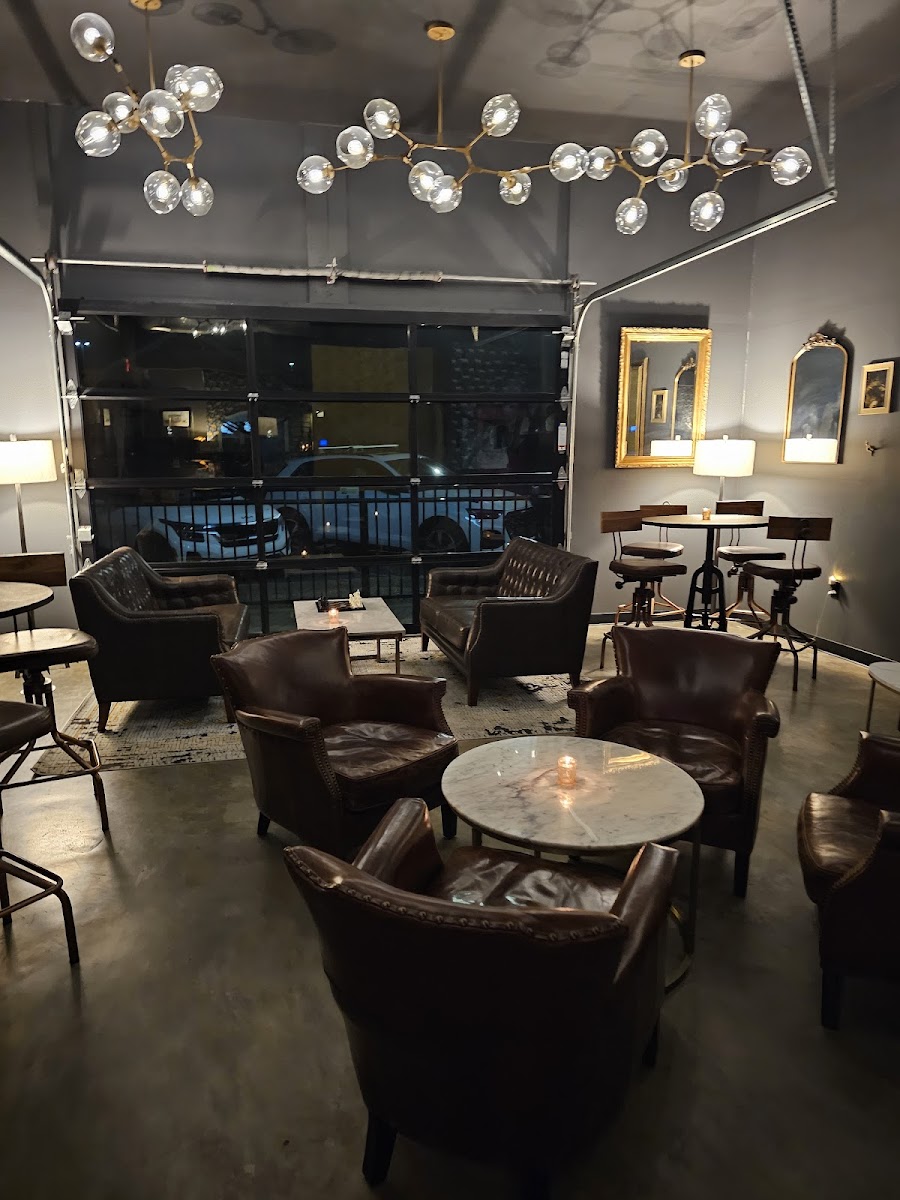 ROBER :: Cocktails + Culinary Interior Photo - ROBER :: Cocktails + Culinary Restaurant in Benton, AR