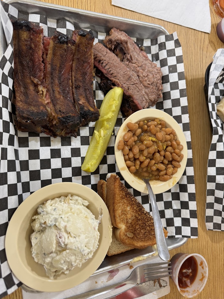 Smith and Betts Barbecue Food Photo - Smith and Betts Barbecue BBQ in Hiwasse, AR